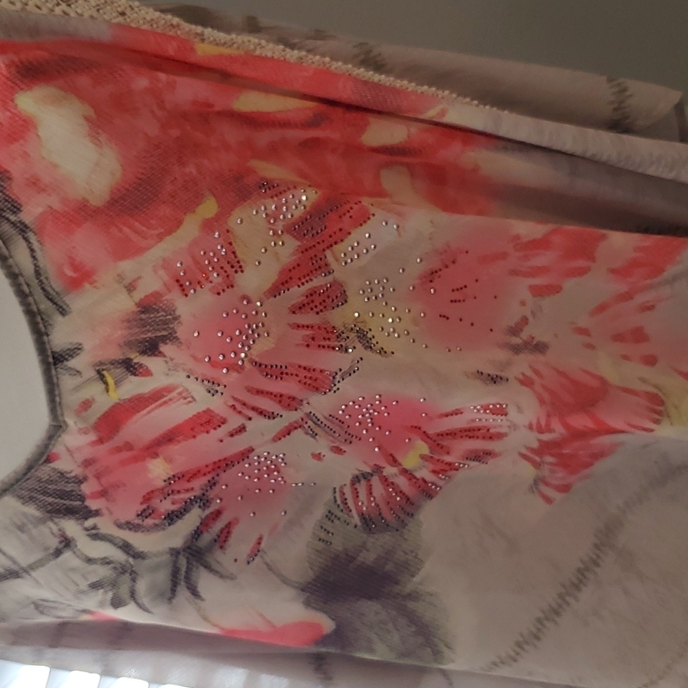 Pretty lightweight top - Picture 4 of 5